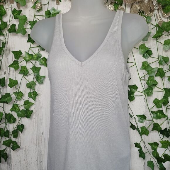 NWT Chaser Double V Shirred Back Tank in Cool Grey - Picture 3 of 10